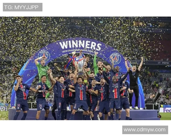 巴黎圣日耳曼在欧冠赛场上大获全胜，风头无两成为夺冠热门