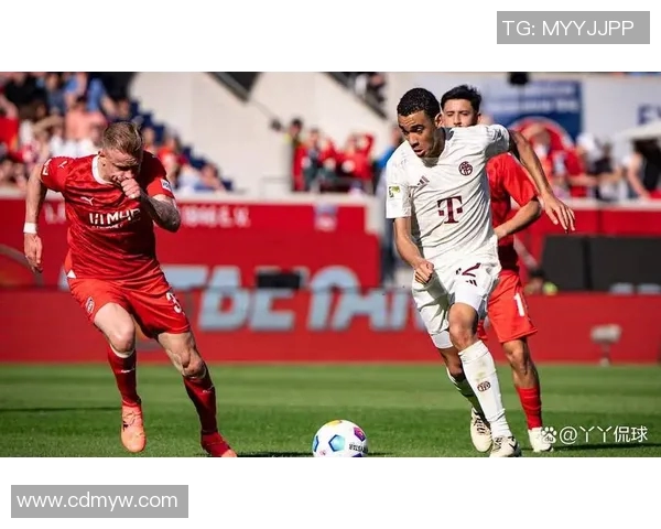 拜仁慕尼黑轻松战胜亚琛斩获德甲胜利 拜仁慕尼黑轻松战胜亚琛斩获德甲胜利