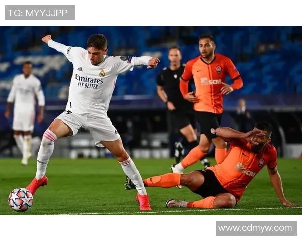 皇马遗憾失利，欧冠前景堪忧！卫冕之路蒙阻难，谁将崭露头角？